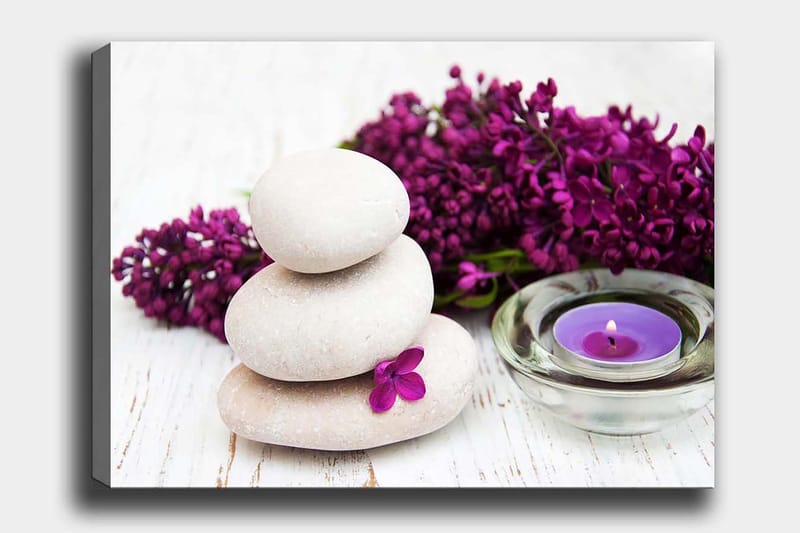 Lerretsbilde 70x100 cm - Tre stablede steiner med en lilla blomst og et duftlys i en rolig og harmonisk komposisjon, Lys grå / Lilla