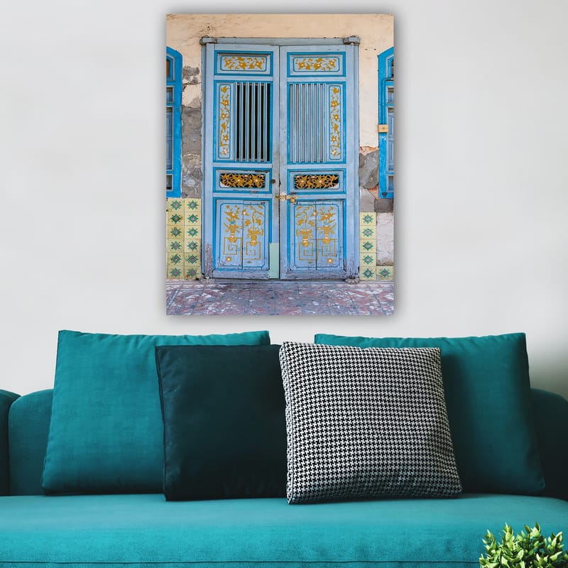 Lerretsbilde 70x100 cm - Vakker blå dør med gulldetaljer og dekorative mønstre - Blå / Gull - Interiør - Maleri & posters - Lerretsbilder