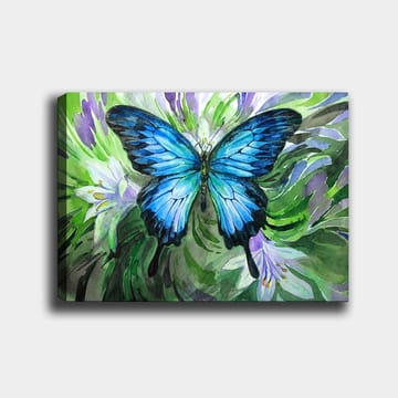 Lerretsbilde 70x100 cm - Vakker blå sommerfugl som svever over grønne og lilla planter - Blå / Grønn / Lilla - Interiør - Maleri & posters - Lerretsbilder