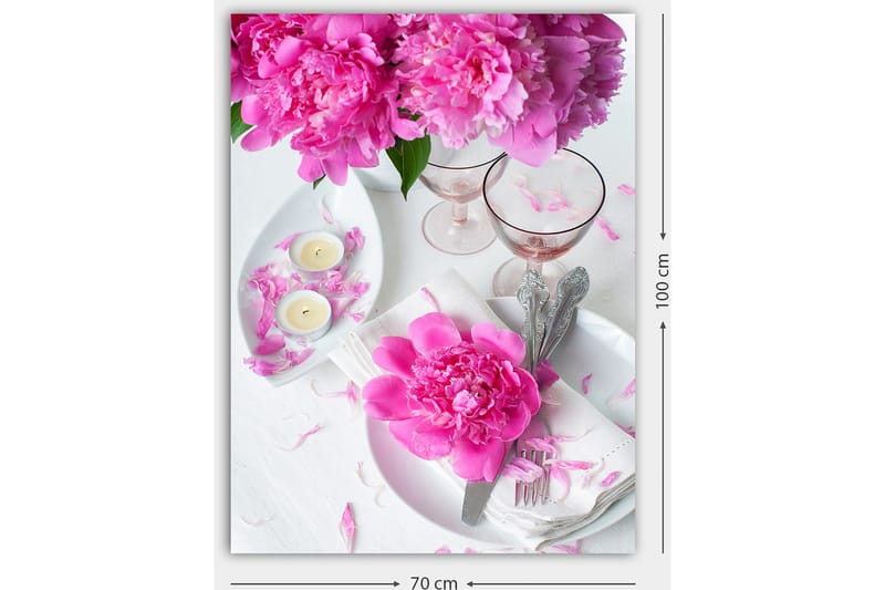 Lerretsbilde 70x100 cm - Vakker borddekking med rosa peoner og elegante glass - Rosa / Hvit - Interiør - Maleri & posters - Lerretsbilder