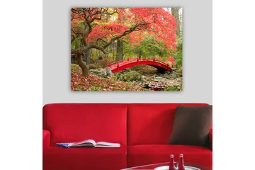 Lerretsbilde 70x100 cm - Vakker bro i rødt omgitt av høstfargede trær og blader - Rød / Grønn / Brun - Interiør - Maleri & posters - Lerretsbilder