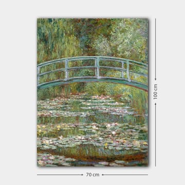 Lerretsbilde 70x100 cm - Vakker bro over en dam med vannliljer i frodige omgivelser - Grønn / Blå / Hvit - Interiør - Maleri & posters - Lerretsbilder