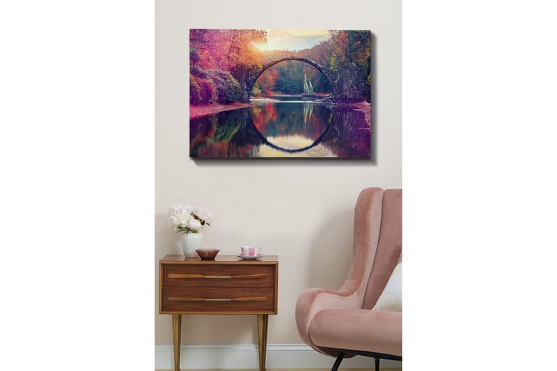 Lerretsbilde 70x100 cm - Vakker bro speilet i en rolig innsjø omgitt av fargerike høsttrær - Rød / Grønn / Oransje - Interiør - Maleri & posters - Lerretsbilder