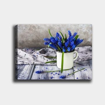 Lerretsbilde 70x100 cm - Vakker bukett med blå hyasinter i en hvit kopp - Blå / Grønn - Interiør - Maleri & posters - Lerretsbilder