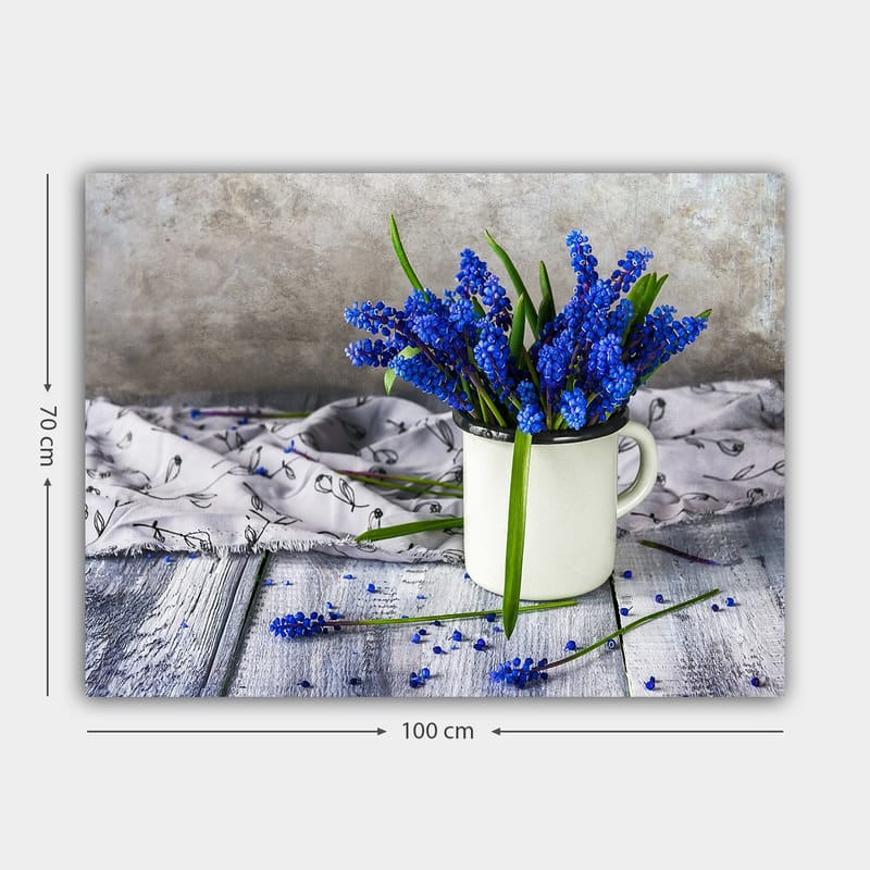 Lerretsbilde 70x100 cm - Vakker bukett med blå hyasinter i en hvit kopp - Blå / Grønn - Interiør - Maleri & posters - Lerretsbilder