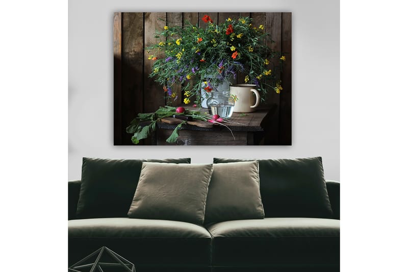 Lerretsbilde 70x100 cm - Vakker bukett med fargerike blomster i en glassvase på et trebord, Grønn / Gul / Rød