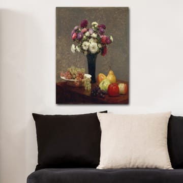 Lerretsbilde 70x100 cm - Vakker bukett med fargerike blomster i en vase, omgitt av frukt på et bord - Lilla / Grønn / Rød - Interiør - Maleri & posters - Lerretsbilder