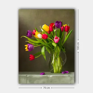 Lerretsbilde 70x100 cm - Vakker bukett med fargerike tulipaner i en glassvase - Lilla / Rød / Gul - Interiør - Maleri & posters - Lerretsbilder