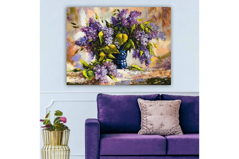 Lerretsbilde 70x100 cm - Vakker bukett med lilla blomster i en blå vase - Lilla / Grønn / Blå - Interiør - Maleri & posters - Lerretsbilder