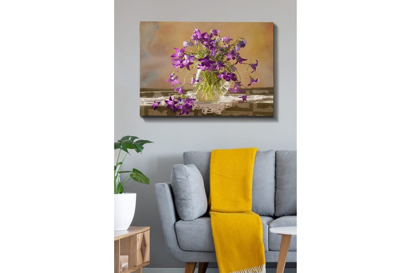 Lerretsbilde 70x100 cm - Vakker bukett med lilla blomster i en glassvase - Lilla / Grønn - Interiør - Maleri & posters - Lerretsbilder