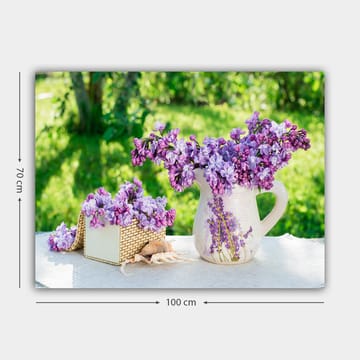 Lerretsbilde 70x100 cm - Vakker bukett med lilla blomster i en potte og en kurv - Lilla / Hvit / Grønn - Interiør - Maleri & posters - Lerretsbilder