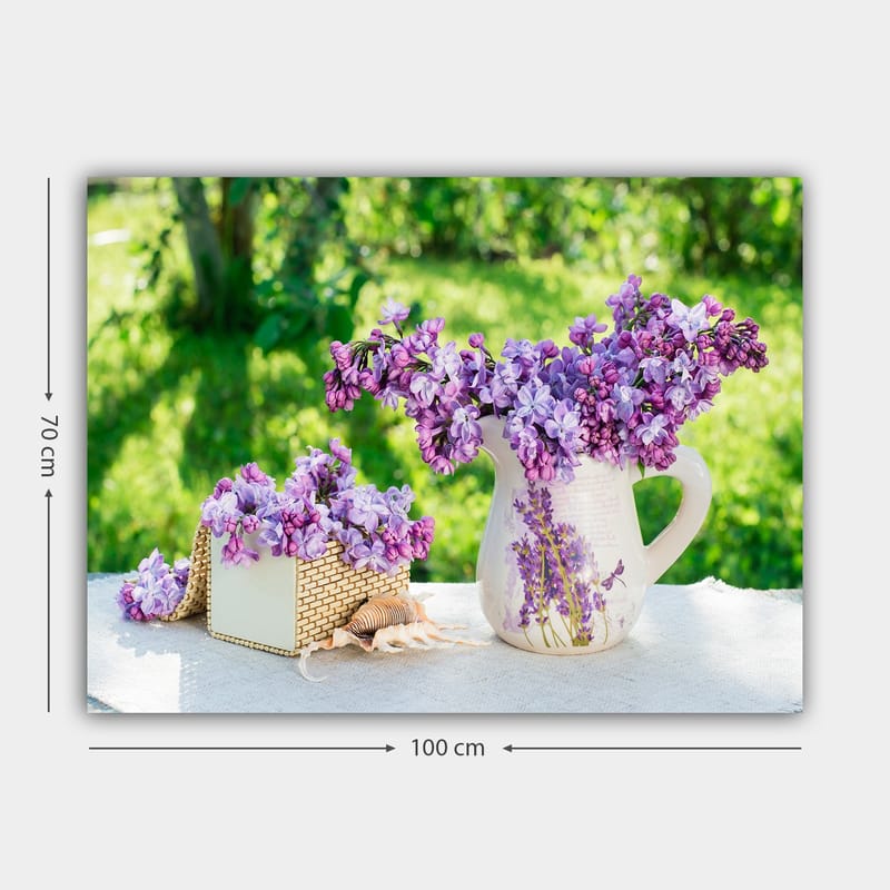 Lerretsbilde 70x100 cm - Vakker bukett med lilla blomster i en potte og en kurv - Lilla / Hvit / Grønn - Interiør - Maleri & posters - Lerretsbilder