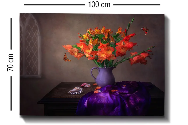 Lerretsbilde 70x100 cm - Vakker bukett med oransje gladioler i en lilla vase - Oransje / Lilla - Interiør - Maleri & posters - Lerretsbilder