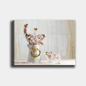 Lerretsbilde 70x100 cm - Vakker bukett med rosa blomster i en dekorativ mugge - Rosa / Grønn / Hvit - Interiør - Maleri & posters - Lerretsbilder