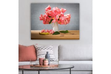 Lerretsbilde 70x100 cm - Vakker bukett med rosa blomster i en hvit vase - Rosa / Grønn / Gul - Interiør - Maleri & posters - Lerretsbilder