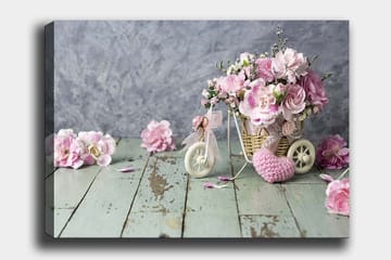 Lerretsbilde 70x100 cm - Vakker bukett med rosa blomster i en liten sykkelkurv - Rosa / Grønn / Hvit - Interiør - Maleri & posters - Lerretsbilder
