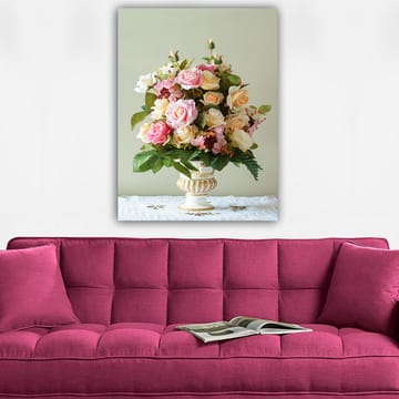 Lerretsbilde 70x100 cm - Vakker bukett med rosa og gule roser i en dekorativ vase - Rosa / Gul / Grønn - Interiør - Maleri & posters - Lerretsbilder