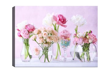 Lerretsbilde 70x100 cm - Vakker bukett med rosa og hvite blomster i forskjellige glassvaser - Rosa / Hvit / Grønn - Interiør - Maleri & posters - Lerretsbilder