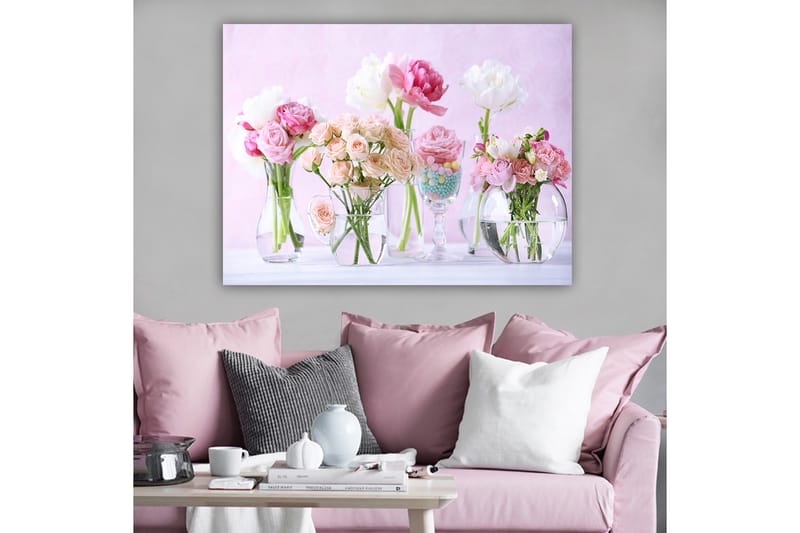 Lerretsbilde 70x100 cm - Vakker bukett med rosa og hvite blomster i forskjellige glassvaser - Rosa / Hvit / Grønn - Interiør - Maleri & posters - Lerretsbilder