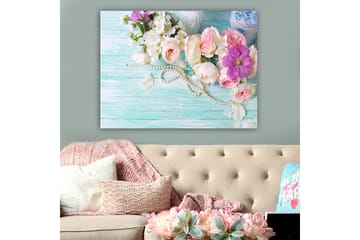 Lerretsbilde 70x100 cm - Vakker bukett med rosa og lilla blomster sammen med perler på en lysegrønn bakgrunn - Rosa / Lilla / Hvit - Interiør - Maleri & posters - Lerretsbilder