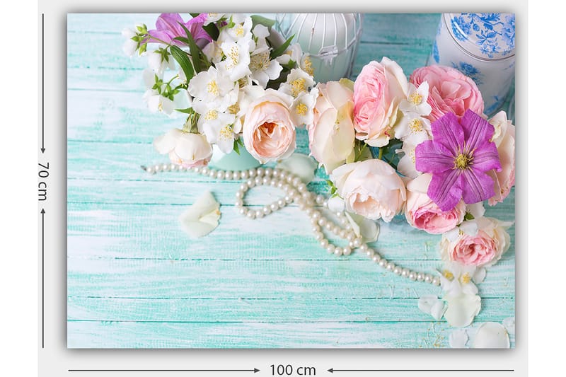 Lerretsbilde 70x100 cm - Vakker bukett med rosa og lilla blomster sammen med perler på en lysegrønn bakgrunn - Rosa / Lilla / Hvit - Interiør - Maleri & posters - Lerretsbilder