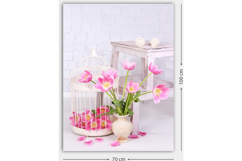 Lerretsbilde 70x100 cm - Vakker bukett med rosa tulipaner i en potte, omgitt av blomsterblader og et fuglebur - Rosa / Grønn / Beige - Interiør - Maleri & posters - Lerretsbilder