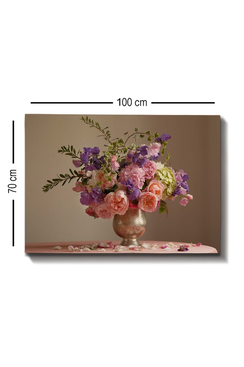 Lerretsbilde 70x100 cm - Vakker bukett med roser og andre blomster i en sølvvase - Rosa / Lilla / Grønn - Interiør - Maleri & posters - Lerretsbilder