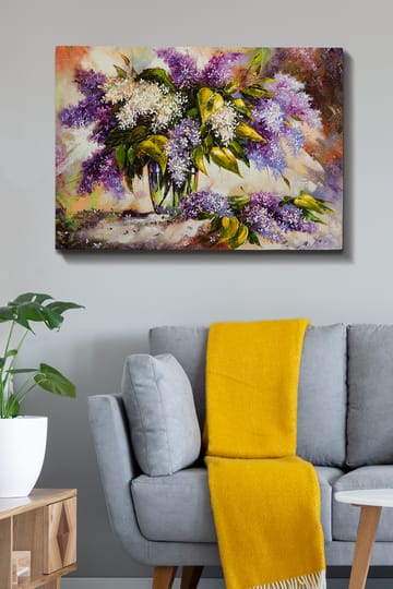 Lerretsbilde 70x100 cm - Vakker bukett med syriner i lilla og hvite nyanser, omgitt av grønne blader - Lilla / Hvit / Grønn - Interiør - Maleri & posters - Lerretsbilder