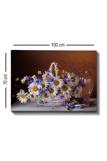 Lerretsbilde 70x100 cm - Vakker bukett med tusenfryd og kornblomster i en kurv - Hvit / Blå / Gul - Interiør - Maleri & posters - Lerretsbilder