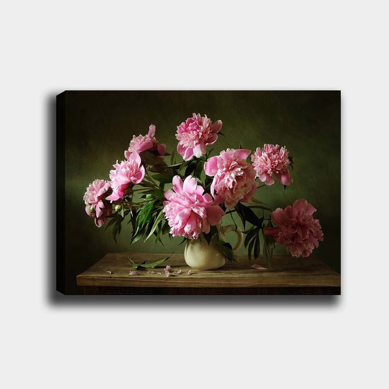 Lerretsbilde 70x100 cm - Vakker bukett med peoner i en potte som står på et bord, Rosa / Grønn