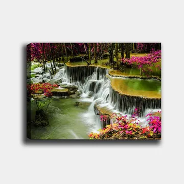 Lerretsbilde 70x100 cm - Vakker foss omgitt av fargerike blomster og frodige trær - Grønn / Rosa / Brun - Interiør - Maleri & posters - Lerretsbilder