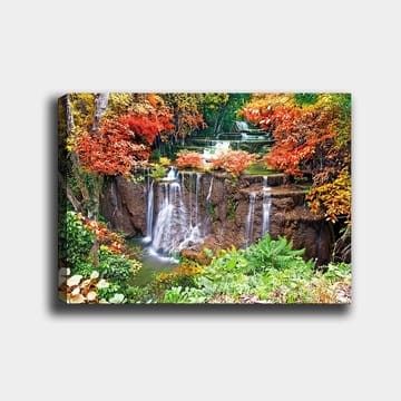 Lerretsbilde 70x100 cm - Vakker foss omgitt av fargerike høstblader - Rød / Grønn / Brun - Interiør - Maleri & posters - Lerretsbilder