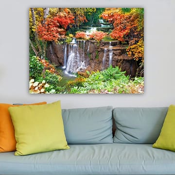 Lerretsbilde 70x100 cm - Vakker foss omgitt av fargerike høstblader - Rød / Grønn / Brun - Interiør - Maleri & posters - Lerretsbilder