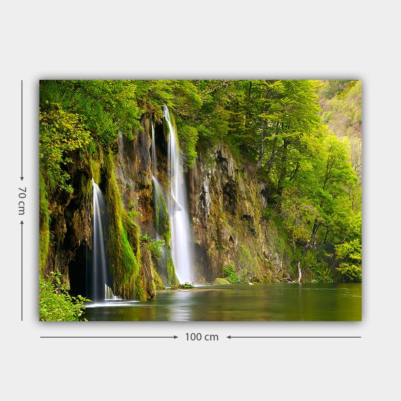 Lerretsbilde 70x100 cm - Vakker foss omgitt av frodig grøntområde - Grønn / Brun / Hvit - Interiør - Maleri & posters - Lerretsbilder