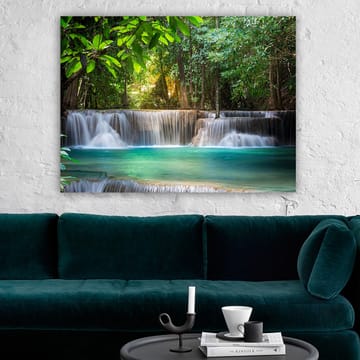 Lerretsbilde 70x100 cm - Vakker foss omgitt av frodig grøntområde - Grønn / Turkis / Brun - Interiør - Maleri & posters - Lerretsbilder