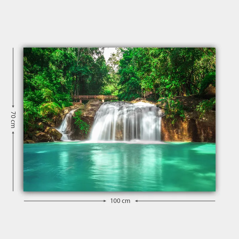 Lerretsbilde 70x100 cm - Vakker foss omgitt av frodig grøntområde - Turkis / Grønn - Interiør - Maleri & posters - Lerretsbilder