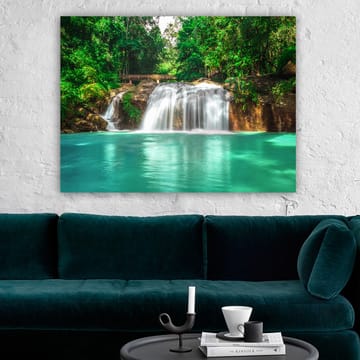 Lerretsbilde 70x100 cm - Vakker foss omgitt av frodig grøntområde - Turkis / Grønn - Interiør - Maleri & posters - Lerretsbilder