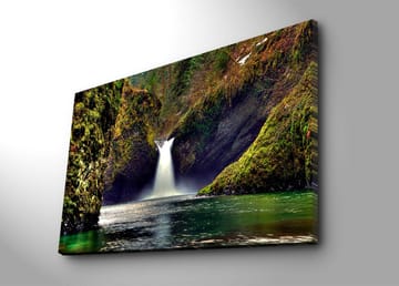 Lerretsbilde 70x100 cm - Vakker foss som renner ned mellom grønne klipper i naturskjønne omgivelser - Grønn / Blå / Brun - Interiør - Maleri & posters - Lerretsbilder