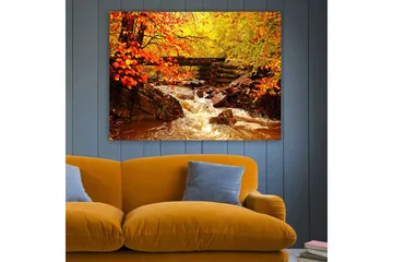 Lerretsbilde 70x100 cm - Vakker høstscene med en rislende bekk omgitt av fargerike trær og blader i varme nyanser - Oransje / Gul / Brun - Interiør - Maleri & posters - Lerretsbilder