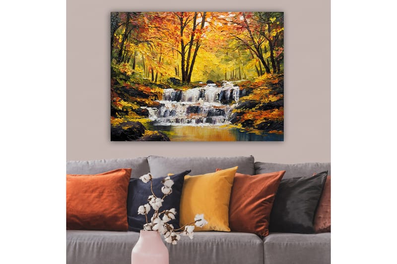 Lerretsbilde 70x100 cm - Vakker høstscene med en rislende foss omgitt av fargerike trær i gult og oransje - Gul / Oransje / Brun - Interiør - Maleri & posters - Lerretsbilder