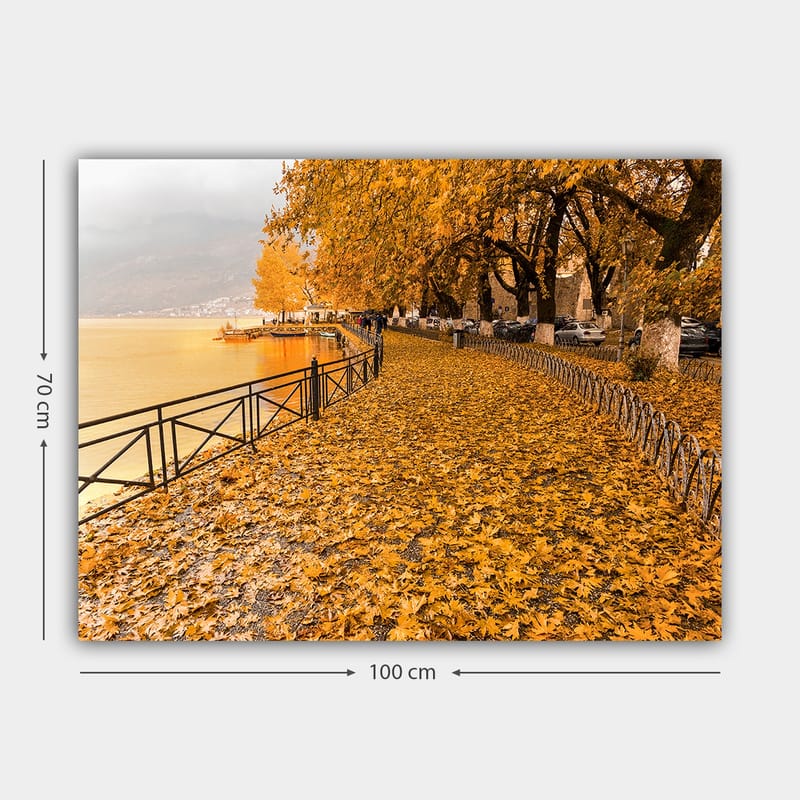 Lerretsbilde 70x100 cm - Vakker høstscene med gylne blader som dekker en tursti ved en innsjø - Gyllenoransje / Mørk gul / Brun - Interiør - Maleri & posters - Lerretsbilder