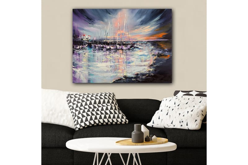 Lerretsbilde 70x100 cm - Vakker havn med seilbåter speilet i vannet under en fargerik solnedgang - Lilla / Blå / Oransje - Interiør - Maleri & posters - Lerretsbilder