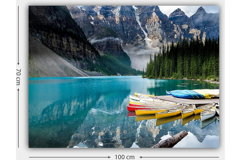 Lerretsbilde 70x100 cm - Vakker innsjø med fargerike kanoer ved en naturskjønn fjellkjede - Turkis / Grønn / Gul - Interiør - Maleri & posters - Lerretsbilder