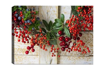 Lerretsbilde 70x100 cm - Vakker krans av bær og grønne blader som skaper en festlig atmosfære - Rød / Grønn / Blå - Interiør - Maleri & posters - Lerretsbilder