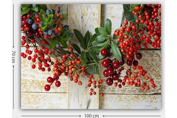 Lerretsbilde 70x100 cm - Vakker krans av bær og grønne blader som skaper en festlig atmosfære - Rød / Grønn / Blå - Interiør - Maleri & posters - Lerretsbilder