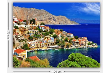 Lerretsbilde 70x100 cm - Vakker kystby med fargerike hus ved sjøen og omkringliggende fjell - Blå / Grønn / Oransje - Interiør - Maleri & posters - Lerretsbilder