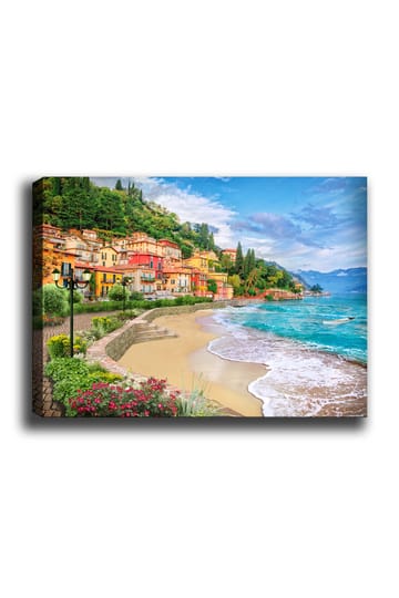Lerretsbilde 70x100 cm - Vakker kystlinje med fargerike hus som klatrer opp en frodig ås ved en strand - Blå / Grønn / Gul - Interiør - Maleri & posters - Lerretsbilder