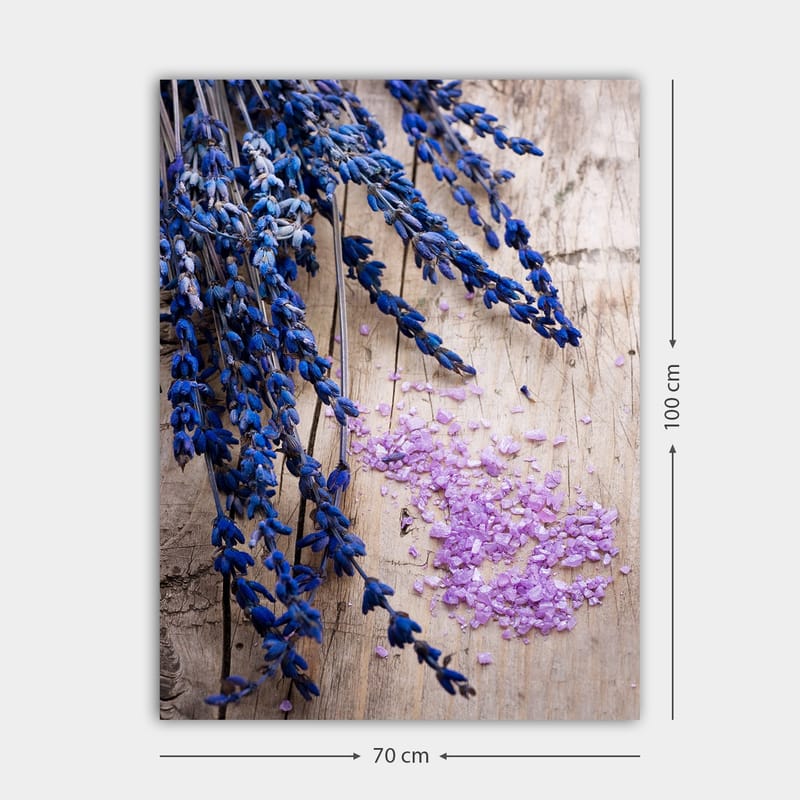 Lerretsbilde 70x100 cm - Vakker samling av lavendelblomster med lilla salt på en treflate - Blå / Lilla - Interiør - Maleri & posters - Lerretsbilder
