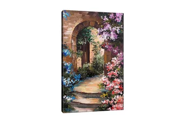 Lerretsbilde 70x100 cm - Vakker smug med blomster rundt en steinbue - Lys blå / Rosa / Grønn - Interiør - Maleri & posters - Lerretsbilder