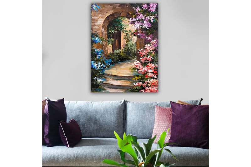 Lerretsbilde 70x100 cm - Vakker smug med blomster rundt en steinbue - Lys blå / Rosa / Grønn - Interiør - Maleri & posters - Lerretsbilder